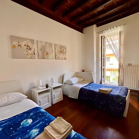 Elegante Nel Centro Storico Di Διαμέρισμα *